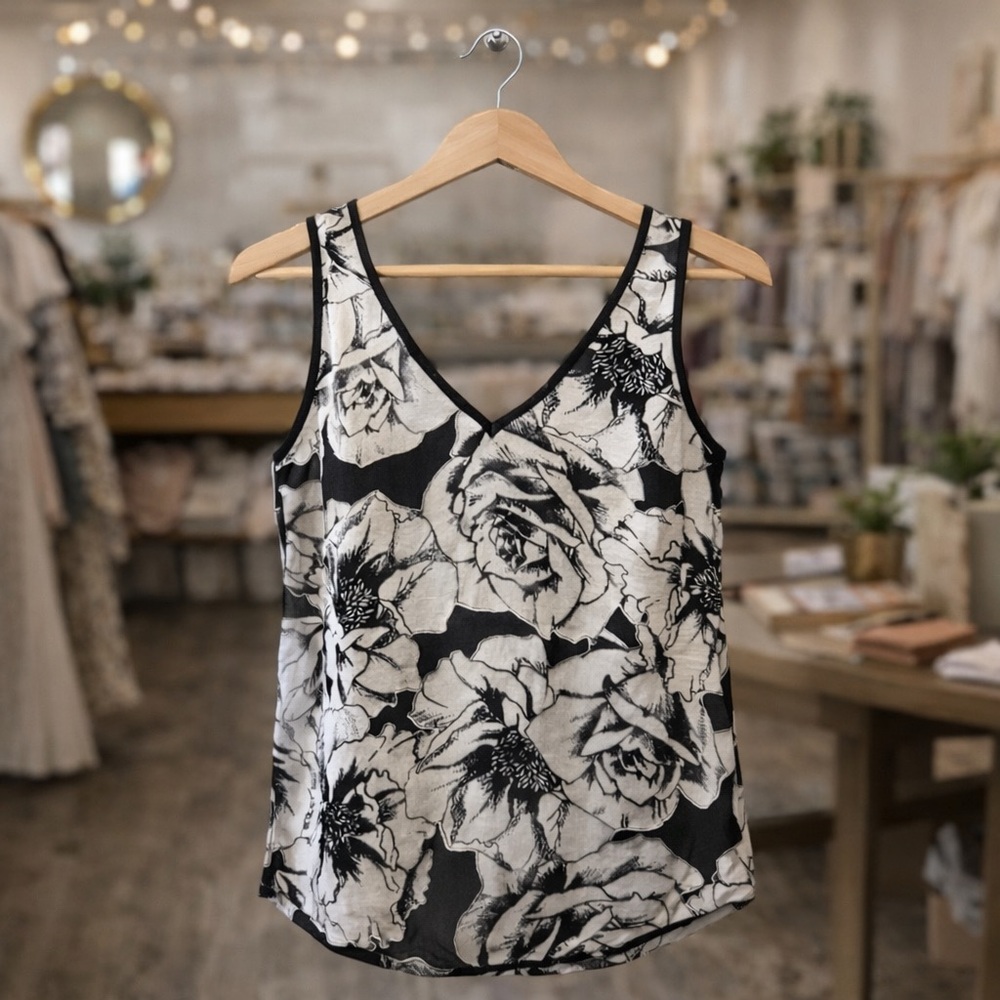 WILLOW & CLAY BLACK/SILVER FLIRAL TOP